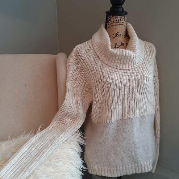 Cynthia Rowley Turtleneck Sweater - Picture 1 of 4